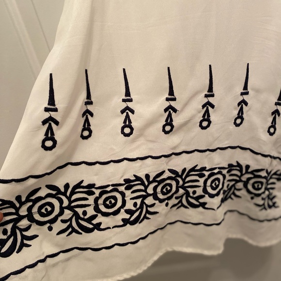 Little Girls Dress.  Never worn. Cream. - Picture 10 of 11